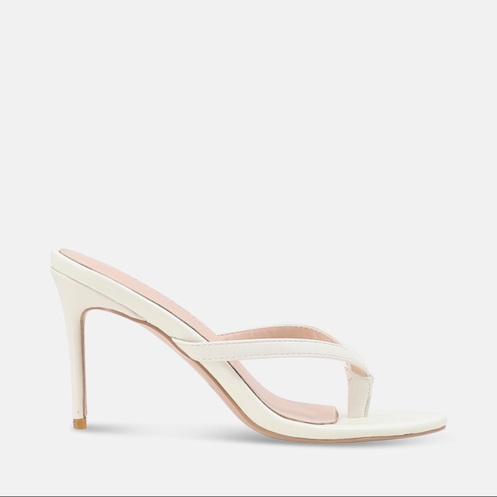 Women’s Rounded Toe Thong Mule Heeled Sandal in White Faux Leather - Picture 2 of 9
